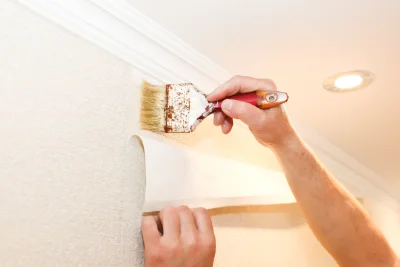 Pose de papier peint à Cuillé — revêtements muraux et toiles de verre